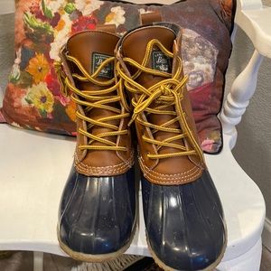 Bass duck boots. Amazing condition. Size 10.